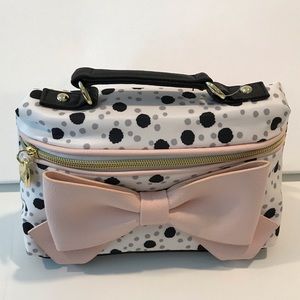 Cutest makeup case!